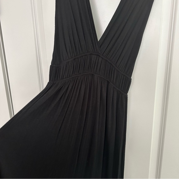 Black Sleeveless V-Neck Stretchy Maxi Dress With Elastic Waistband - Picture 6 of 13